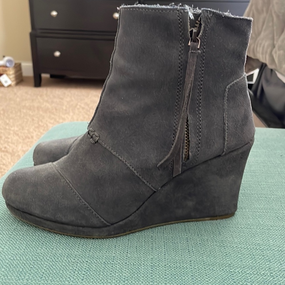 Grey suede winter boots
